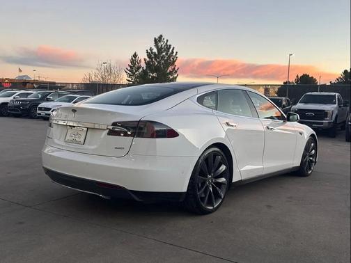 2015 Tesla Model S 85D
