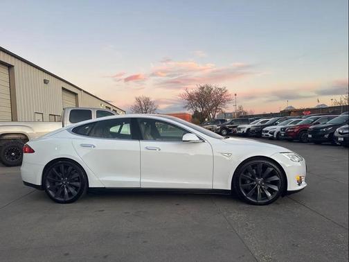 2015 Tesla Model S 85D