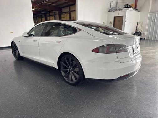 2015 Tesla Model S 85D