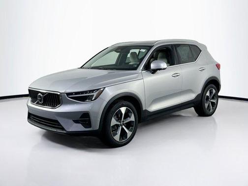 2023 Volvo XC40 B4 Plus Bright Theme