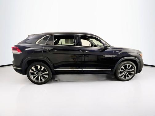 Deep Black Pearl 2023 Volkswagen Atlas Cross Sport 3.6L V6 SEL Premium R-Line