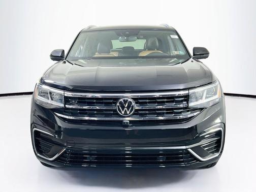 Deep Black Pearl 2023 Volkswagen Atlas Cross Sport 3.6L V6 SEL Premium R-Line