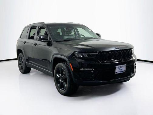 Diamond Black Crystal Pearlcoat 2023 Jeep Grand Cherokee Limited