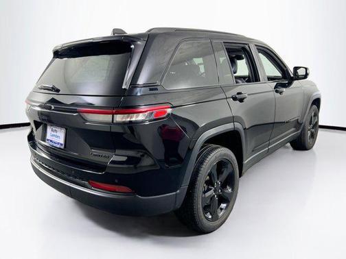 Diamond Black Crystal Pearlcoat 2023 Jeep Grand Cherokee Limited