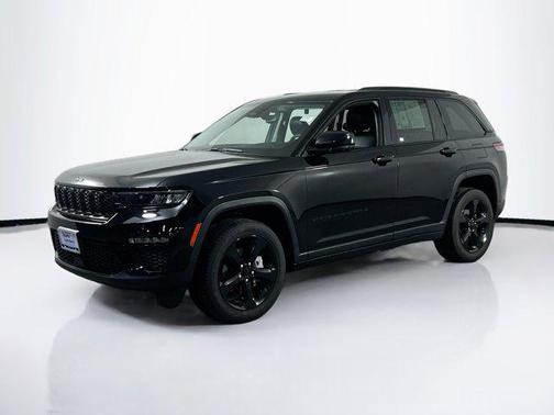Diamond Black Crystal Pearlcoat 2023 Jeep Grand Cherokee Limited