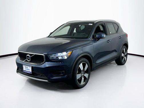 2022 Volvo XC40 T5 Momentum