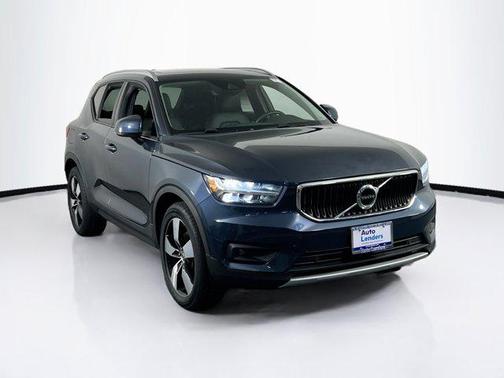 2022 Volvo XC40 T5 Momentum