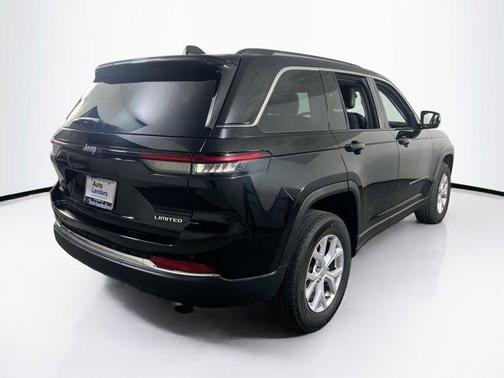 Diamond Black Crystal Pearlcoat 2022 Jeep Grand Cherokee Limited