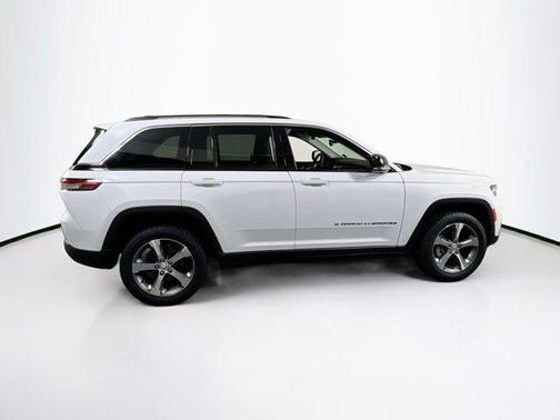 Bright White Clearcoat 2023 Jeep Grand Cherokee Limited