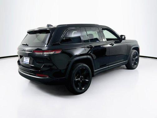 Diamond Black Crystal Pearlcoat 2023 Jeep Grand Cherokee Limited