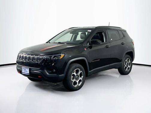 Diamond Black Crystal Pearlcoat 2022 Jeep Compass Trailhawk