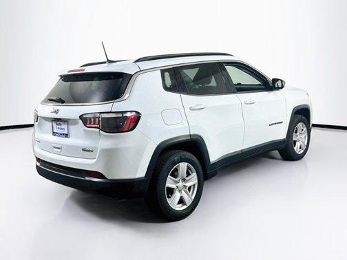 Bright White Clearcoat 2022 Jeep Compass Latitude