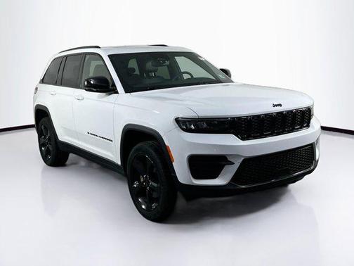 Bright White Clearcoat 2023 Jeep Grand Cherokee Altitude