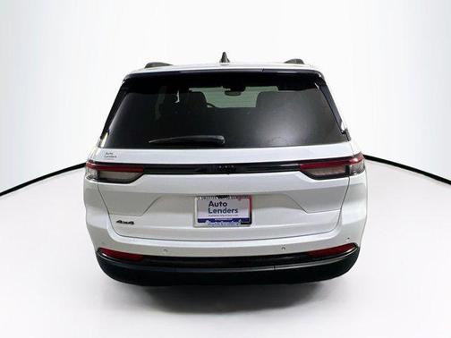 Bright White Clearcoat 2023 Jeep Grand Cherokee Altitude