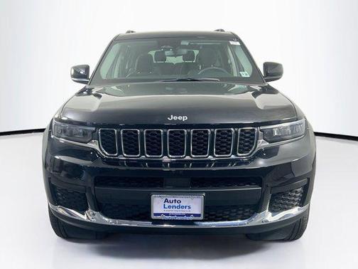 Diamond Black Crystal Pearlcoat 2023 Jeep Grand Cherokee L Laredo