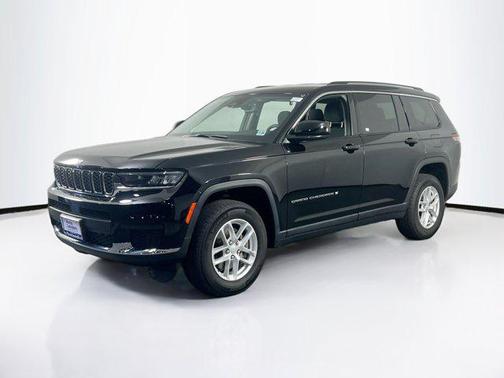 Diamond Black Crystal Pearlcoat 2023 Jeep Grand Cherokee L Laredo