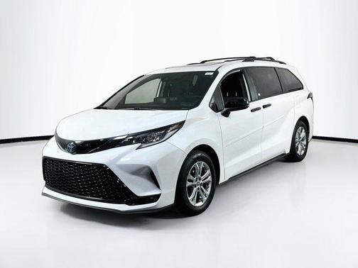 Ice Cap 2023 Toyota Sienna XSE 7 Passenger