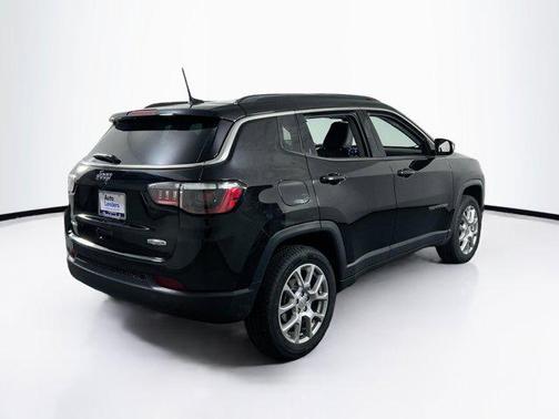 2022 Jeep Compass Latitude Lux