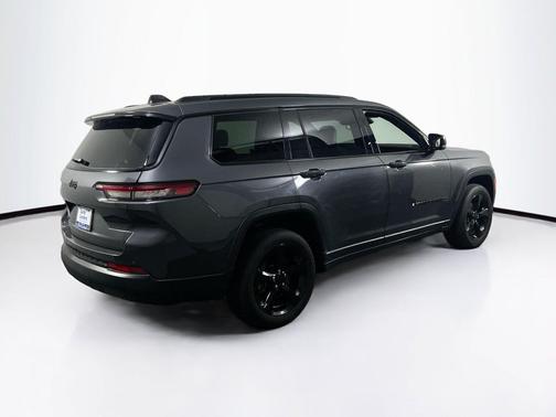 Baltic Gray Metallic Clearcoat 2023 Jeep Grand Cherokee L Altitude