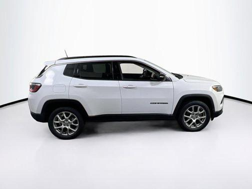 Bright White Clearcoat 2022 Jeep Compass Latitude Lux