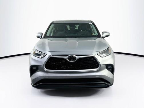Celestial Silver Metallic 2021 Toyota Highlander LE
