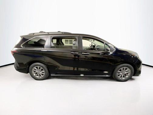 2021 Toyota Sienna XLE 7 Passenger