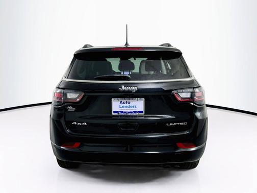 Diamond Black Crystal Pearlcoat 2022 Jeep Compass Limited