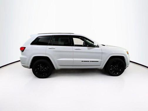 2022 Jeep Grand Cherokee Laredo