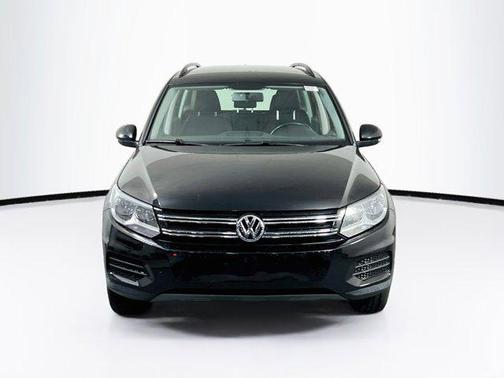 Deep Black Pearl Metallic 2018 Volkswagen Tiguan Limited 2.0T 4MOTION