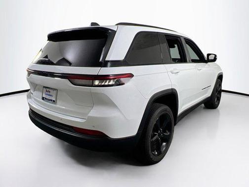 2022 Jeep Grand Cherokee Altitude