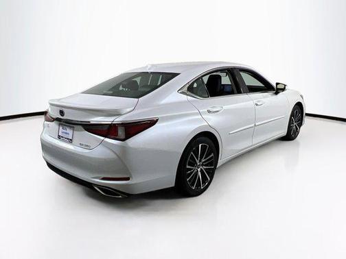 2022 Lexus ES 350 Base