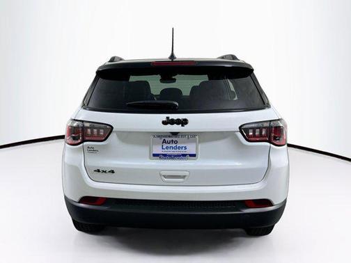 Bright White Clearcoat 2022 Jeep Compass Latitude