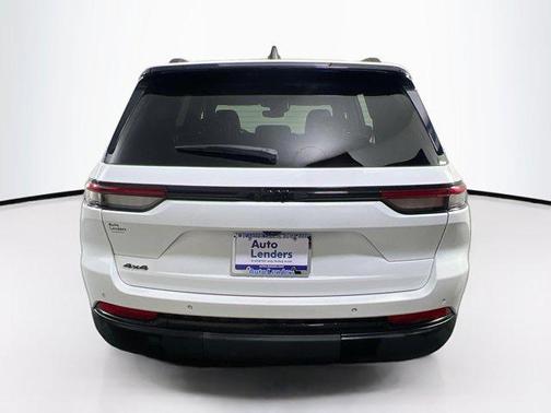 Bright White Clearcoat 2023 Jeep Grand Cherokee Altitude