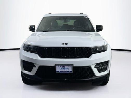 Bright White Clearcoat 2023 Jeep Grand Cherokee Altitude