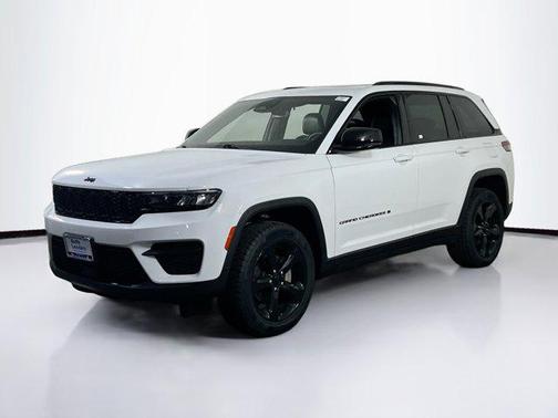 Bright White Clearcoat 2023 Jeep Grand Cherokee Altitude