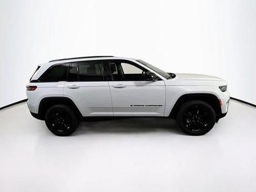 Bright White Clearcoat 2023 Jeep Grand Cherokee Limited