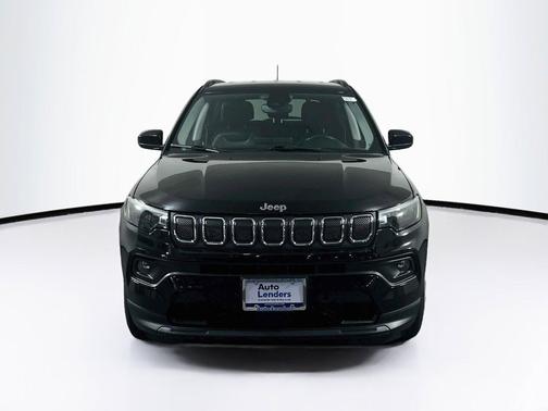 Diamond Black Crystal Pearlcoat 2022 Jeep Compass Latitude