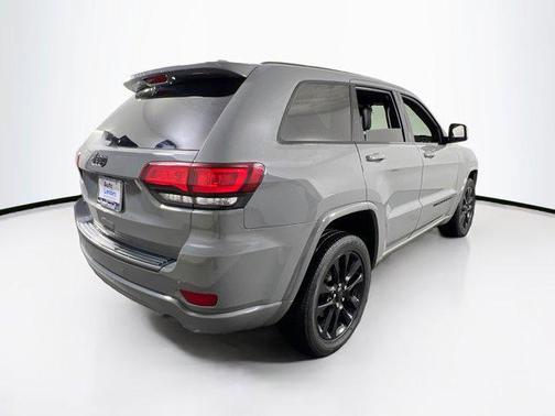 2022 Jeep Grand Cherokee Laredo