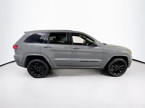 2022 Jeep Grand Cherokee Laredo