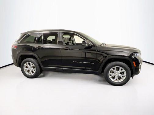 Diamond Black Crystal Pearlcoat 2023 Jeep Grand Cherokee Limited