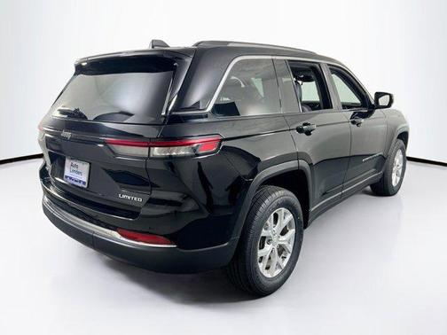 Diamond Black Crystal Pearlcoat 2023 Jeep Grand Cherokee Limited