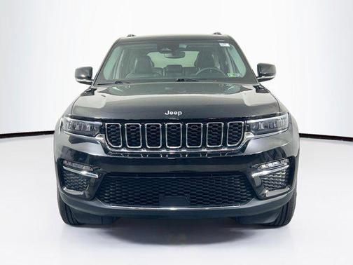 Diamond Black Crystal Pearlcoat 2023 Jeep Grand Cherokee Limited