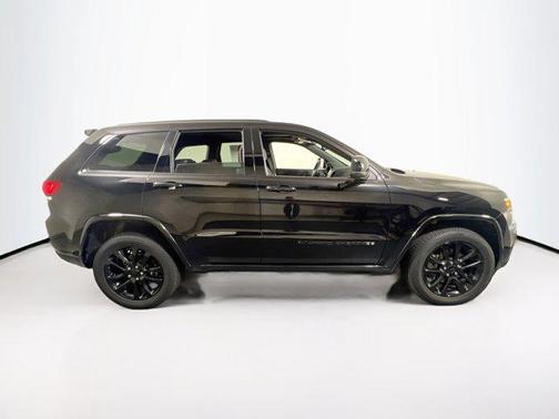 2022 Jeep Grand Cherokee Laredo