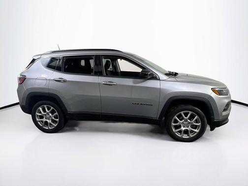 Billet Silver Metallic Clearcoat 2022 Jeep Compass Latitude Lux