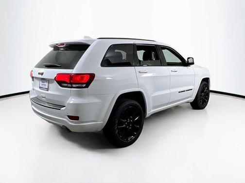 2022 Jeep Grand Cherokee Laredo