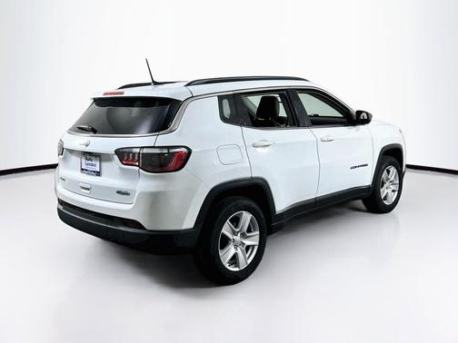 Bright White Clearcoat 2022 Jeep Compass Latitude