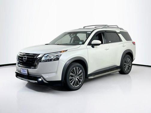 2022 Nissan Pathfinder SL 4WD