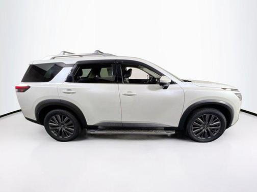 2022 Nissan Pathfinder SL 4WD