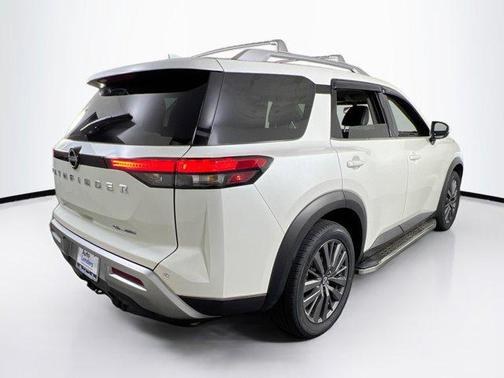 2022 Nissan Pathfinder SL 4WD