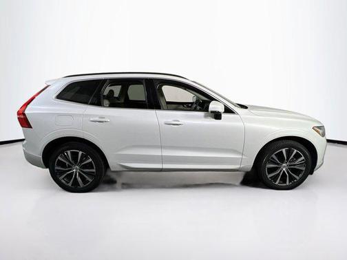 2022 Volvo XC60 B5 Momentum